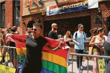  ?? Spencer Platt / Getty Images ?? Thousands of members of the LGBTQ community have gathered outside the Stonewall Inn to celebrate the 50th anniversar­y of the riots, which many consider the birth of the gay rights movement in America.