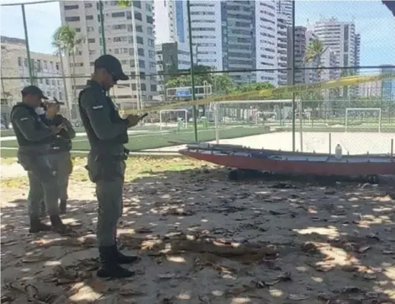  ?? CORTESIA ?? Policiais militares isolaram a área onde homem foi encontrado morto