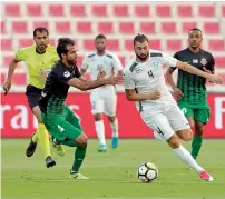  ?? — Photo by Dhes Handumon ?? Hatta’s Adrian Ropotan vies for the ball against Shabab Al Ahli Dubai’s Fardan Habib in the Arabian Gulf League match in Dubai on Saturday.