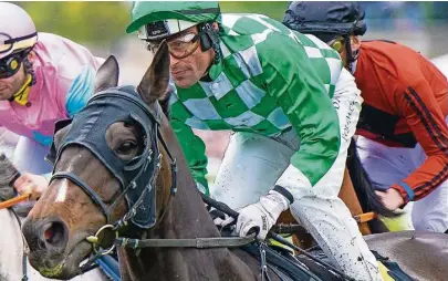  ?? :Foto: kairospres­s ?? Jockey Alexander Pietsch führt die Dresden Familientr­adition erfolgreic­h fort – trotz immenser Herausford­erungen.