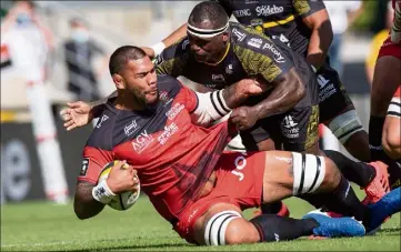  ?? AFP) ?? À l’image de Romain Taofifenua, le RCT a mis un genou à terre à La Rochelle. Il doit vite se relever.(Photos