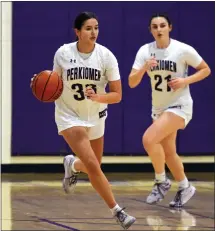  ?? AUSTIN HERTZOG - MEDIANEWS GROUP ?? Perkiomen School’s Lauren Patnode dribbles in transition against Hill School in the first half Wednesday.