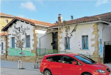  ?? ?? Exterior de las antiguas escuelas de Arbizu, cerradas desde 2019.