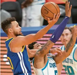  ?? KYLE TERADA/USA TODAY SPORTS ?? Warriors guard Stephen Curry (30) shoots against Hornets forward Miles Bridges (0) on Friday in San Francisco.