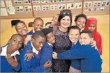  ?? Picture: EUGENE COETZEE ?? MISS YOU, MISS: Dietrich Primary School teacher Georgina Mungur with pupils from her Grade 7 class yesterday