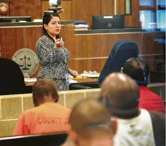  ?? Melissa Phillip / Staff photograph­er ?? Public defender Jannell Robles speaks to arrestees as they wait for their bail hearings. Harris County Judge Lina Hidalgo called bail reform “one of the key civil rights issues of our time.”