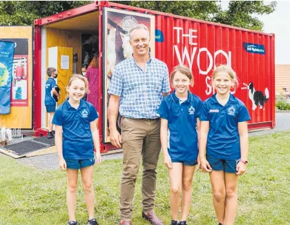  ?? ?? Tessa O’Sullivan (left), CFWNZ chairman Tom O’Sullivan, Ruby O’Sullivan and Bella Biggs during the CFWNZ Wool in Schools programme’s visit to Havelock Primary School in March.