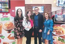  ??  ?? MERCADEO. Susana Gamero, Gennie Ramos, René Turcios e Isabella López ejecutivos de mercadeo.