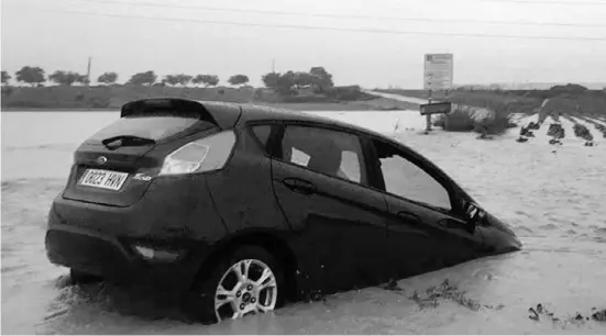  ?? Foto: CBN-Archiv ?? Am Mar Menor hieß es nach den heftigen Regenfälle­n vielerorts Land unter.