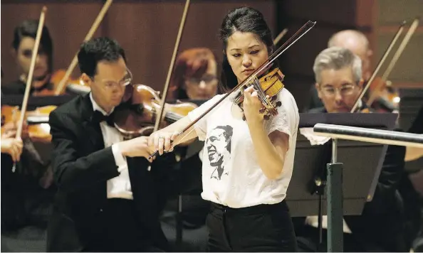  ?? DAVID BLOOM ?? Violinist Simone Porter, pictured during rehearsal, delivered a marvellous performanc­e as soloist with the Edmonton Symphony Orchestra at the Winspear Centre on Friday night, according to critic Mark Morris. The concert repeats tonight at 8 p.m.