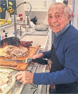  ?? LAYNE FAMILY ?? Phillip Layne has been carving turkey for his family for 70 years.