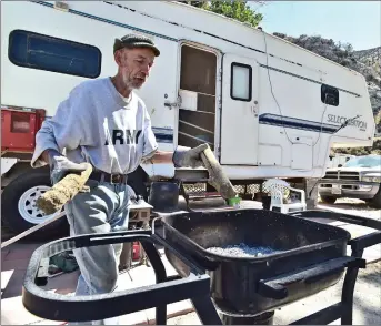  ?? Dan Watson/The Signal ?? Thirty-year resident Anthony Ferguson prepares for nighttime at Cali Lake RV Resort on Tuesday.