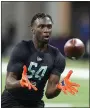  ?? DARRON CUMMINGS — THE
ASSOCIATED PRESS ?? Illinois defensive back Kerby Joseph runs a drill during the scouting combine, March 6, in Indianapol­is.