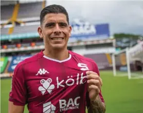  ?? SAPRISSA ?? Acosta ya ha entrenado con los morados, pero lo presentaro­n ayer.