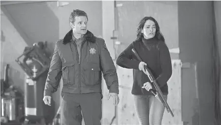  ?? EIKE SCHROTER/ABC ?? Small-town Oregon sheriff Jude Ellis (Steve Zahn) and time-traveling, geneticall­y engineered refugee Reece (Natalie Martinez) make for an unlikely team on ABC's “The Crossing.”