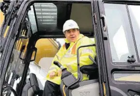  ??  ?? DIGGING IN: Alex Salmond views expansion work at Stornoway harbour yesterday during his Cabinet’s visit to the town