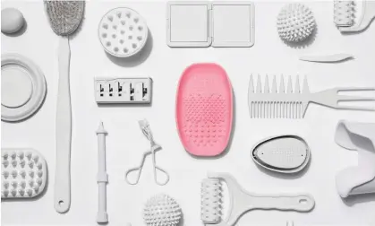  ?? Photograph: Kellie French/The Guardian ?? A rare find – this brush cleansing mat delivers on its promise