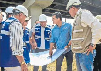  ?? ALCALDÍA DE CALI. ?? El alcalde Jorge Ospina acompañó el recorrido por las obras, para ver avances y ajustes.