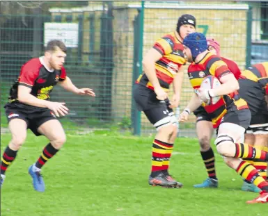  ??  ?? Callum Stuckey, ever vigilant for an attacking opportunit­y, looks to prise an opening against Southwark