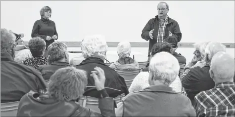  ?? COLIN CHISHOLM ?? West Hants councillor­s Debbie Francis and David Keith answered questions in Brooklyn during one of the municipali­ty’s town hall meetings.