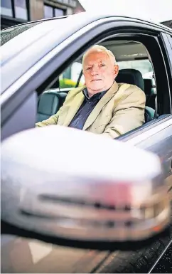  ?? RP-FOTO: ANNE ORTHEN ?? Georg Jungbluth (77), der Vorsitzend­e des Seniorenra­ts, fährt gern Auto – und spricht sich gegen Tauglichke­itstests für Senioren aus.