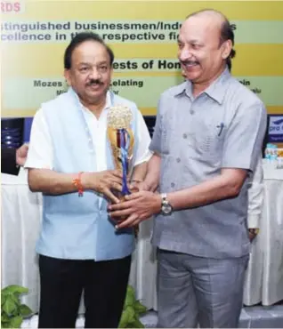  ??  ?? Sanjay Garg, Managing Director was conferred the BS Award by Dr. Harsh Vardhan in 13th Award Function at Hotel Samrat