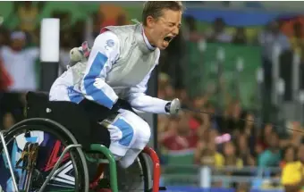  ??  ?? Vio winning gold in the wheelchair fencing at Rio 2016