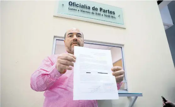  ?? LEONEL ROCHA ?? José Alfredo Pérez Bernal hizo un llamado público y oficial a que se agilice su nombramien­to como diputado local.