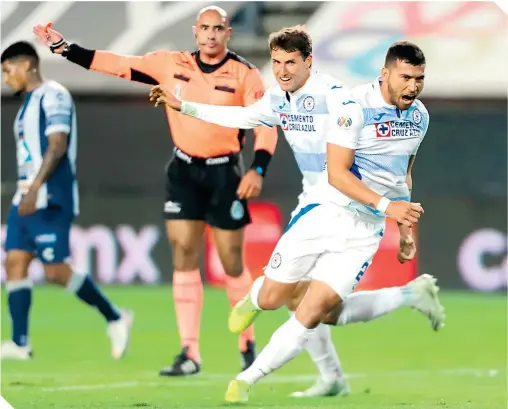  ??  ?? El gol de Juan Escobar a los Tuzos del Pachuca significó la primera victoria de Cruz Azul en el torneo. /