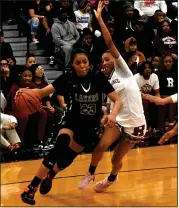  ?? JASON SCHMITT — FOR MEDIANEWS GROUP ?? West Bloomfield senior Summer Davis drives baseline during the first half against Detroit Renaissanc­e Monday night. Davis finished with nine points as her team won the game, 61-48, to advance to the regional final against Royal Oak.