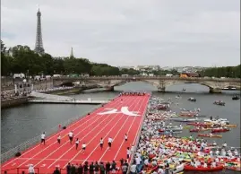  ?? (Photo AFP) ?? En 2017, le comité de candidatur­e des JO de Paris-2024 avait déjà utilisé la Seine pour promouvoir la manifestat­ion.