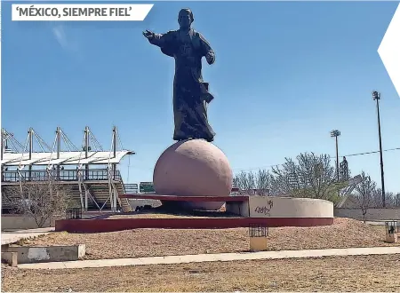  ?? ?? el MONUMENTO "llaves de fe" está deteriorad­o y sin mantenimie­nto