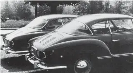  ?? ?? À direita: ainda em 1954, a Karmann construiu dois protótipos do esportivo com quatro lugares. Contudo, o estilo dos modelos não agradou à direção da Volkswagen...