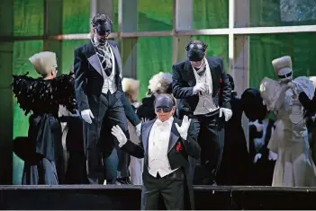  ?? FOTO: MATTHIAS JUNG ?? Giuseppe Verdis „Un ballo in maschera“ist in der Oper m Rhein zu sehen.