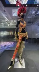  ?? PHOTOS PROVIDED TO CHINA DAILY ?? The Chinese bridal gown morphs into a suggestive rock star’s outfit in an Eddie Lau creation.