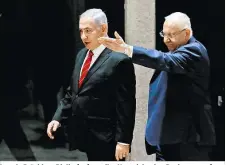  ??  ?? Israels Präsident Rivlin (re.) erteilte Netanjahu den Regierungs­auftrag