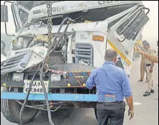  ?? HT PHOTO ?? Mangled remains of the truck after accident in Karnal on Monday morning.