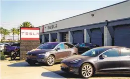  ?? KENT NISHIMURA LOS ANGELES TIMES ?? Tesla’s delivery numbers top the previous record by 24 percent. That record had been set last December, when 112,000 deliveries were reported.