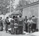  ??  ?? El regreso a clases presencial­es será escalonado /KARLA BARBA