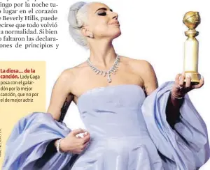  ??  ?? Lady Gaga posa con el galardón por la mejor canción, que no por el de mejor actriz