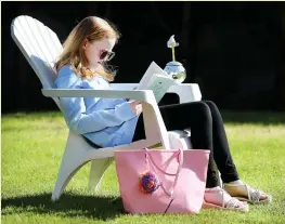  ??  ?? Chilling with a good book during the warm spell yesterday was Zoë Humphreys (11) from Donabate, Dublin