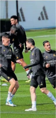  ?? // AFP ?? Ancelotti dirige una sesión de entrenamie­nto con su equipo