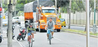  ?? JAIME MORENO VARGAS/ADN ?? Los vehículos han deteriorad­o la calle 14 en su estructura y a los vecinos les dañó la tranquilid­ad.