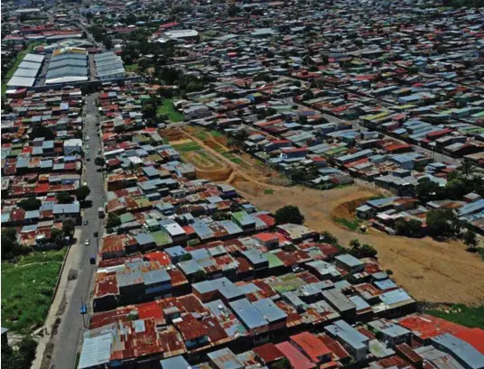  ?? ALBERT MARÍN ?? Ubicado al oeste de San José, Pavas es uno de los distritos más densamente poblados del Gran Área Metropolit­ana. Las autoridade­s sigue con especial atención el avance del coronaviru­s en esa localidad.