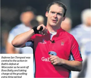 ??  ?? Referee Ian Tempest was central to the action in Bath’s defeat at Worcester as he sent off Ross Batty and taking charge of the gruelling extra-time period