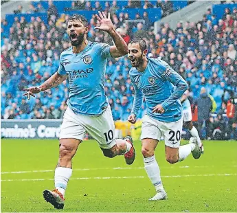  ??  ?? Sergio el Kun Agüero y Bernardo Silva son dos de las figuras del City que hoy podrían ser la llave para evitar complicaci­ones en casa. Los de Pep Guardiola reciben al modesto Burnley.