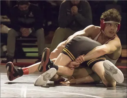  ?? JENNIFER FORBUS — FOR THE MORNING JOURNAL ?? Enrique Munguia of Elyria wrestles St. Edward’s Padraic Gallagher in the Division I 160-pound state final March 14.