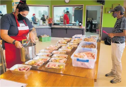  ?? ?? Sereena Parkinson and Gabe Paku assemble the main course.