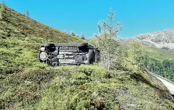  ?? ?? Distrutta L’auto del turista finita nella scarpata