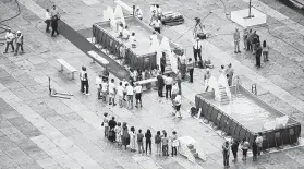  ?? Juan Figueroa / Staff photograph­er ?? Volunteers are shown how to conduct baptisms Thursday for the Internatio­nal Jehovah’s Witnesses Convention this weekend at NRG Stadium.